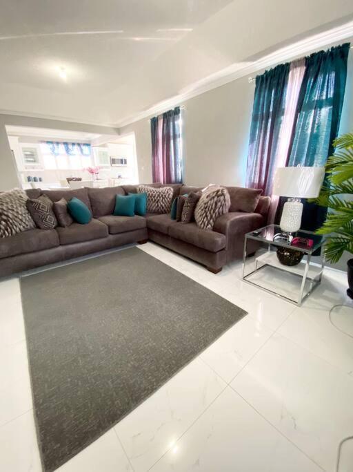 Home Away From Home Christ Church Bagian luar foto